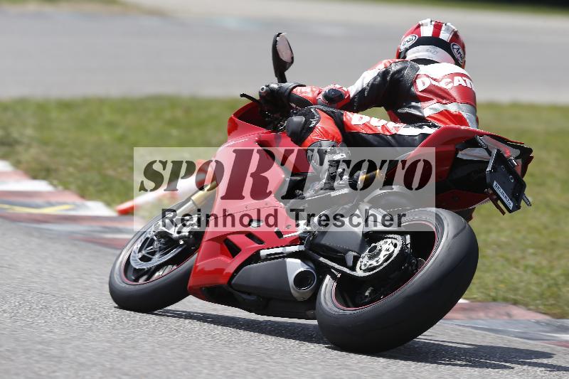 /Archiv-2025/27 12.06.2025 Ducati Schweiz Trackday Warmup  ADR/gruen-vert/37